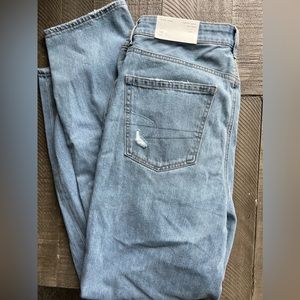BRAND NEW American Eagle Mom Jeans